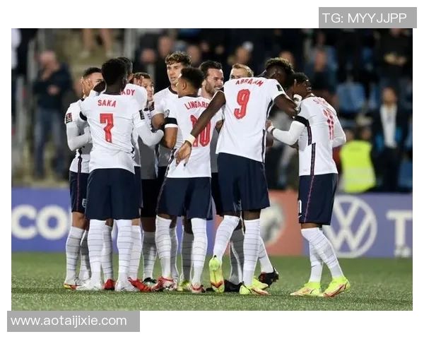 武汉羽毛球队在世界杯预选赛中以70分稳居积分榜首位展现强劲实力